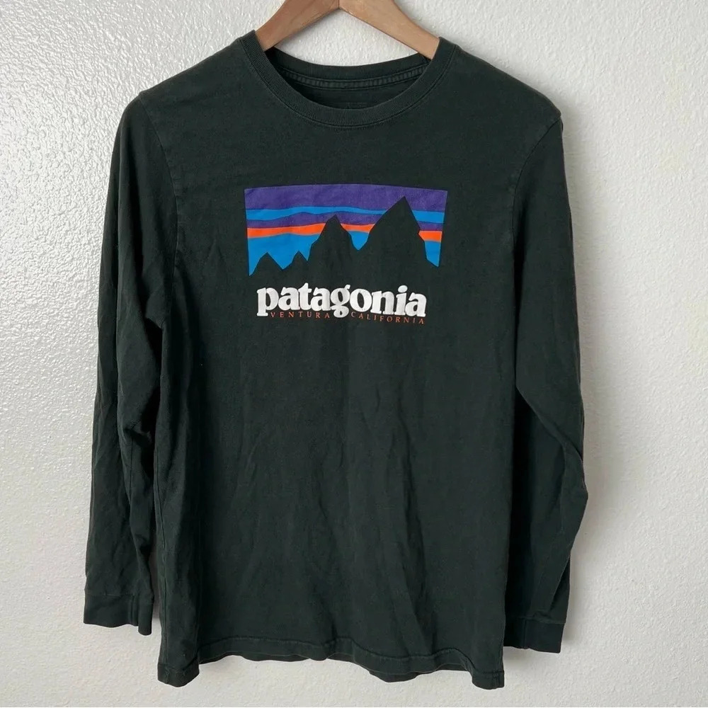 Men’s Patagonia Long Sleeved T shirt, size Small